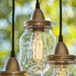 Φωτιστικό από γυάλινα βαζάκια