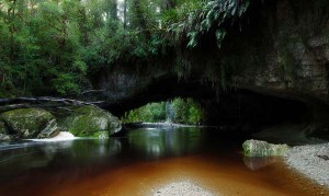 perierga.gr - Moria Arch: Η "καμάρα των ξωτικών"!